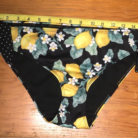 Hell Bunny 🍋 print 2piece bathing suit - Picture 8 of 10